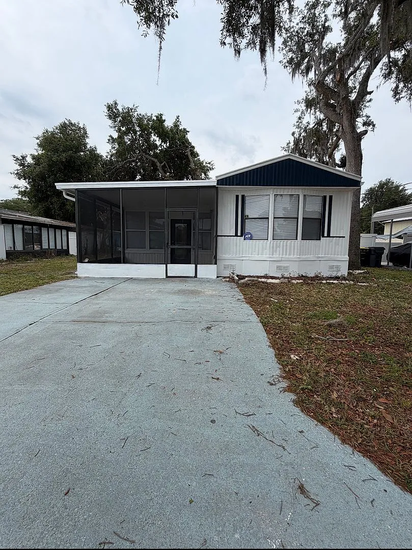 Three bedroom two bath manufactured home — Photo 1
