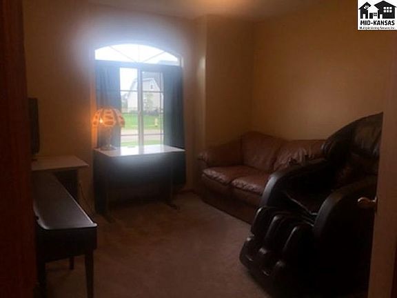 5th image of 4 Monarch Ln
