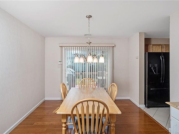 3rd image of 3 Melucci Ct