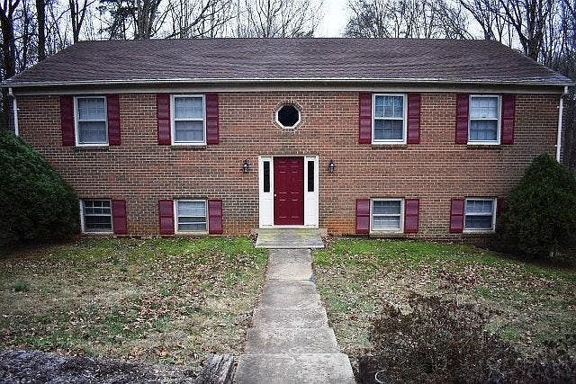1st image of 154 Lee Pl APT A