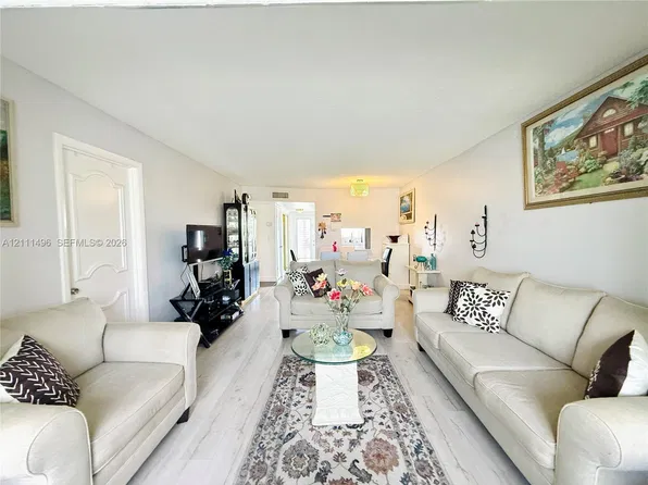 7891 N Sunrise Lakes Dr #310, Sunrise, FL 33322