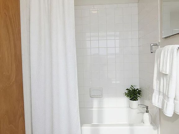 5th image of 328 E 14th St APT 10*