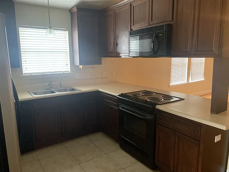 1445 Crescent Hills Dr — Photo 4