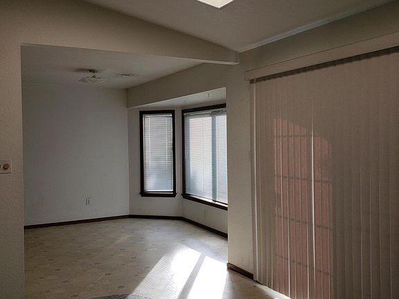 3rd image of 4708 Caribbean Ave