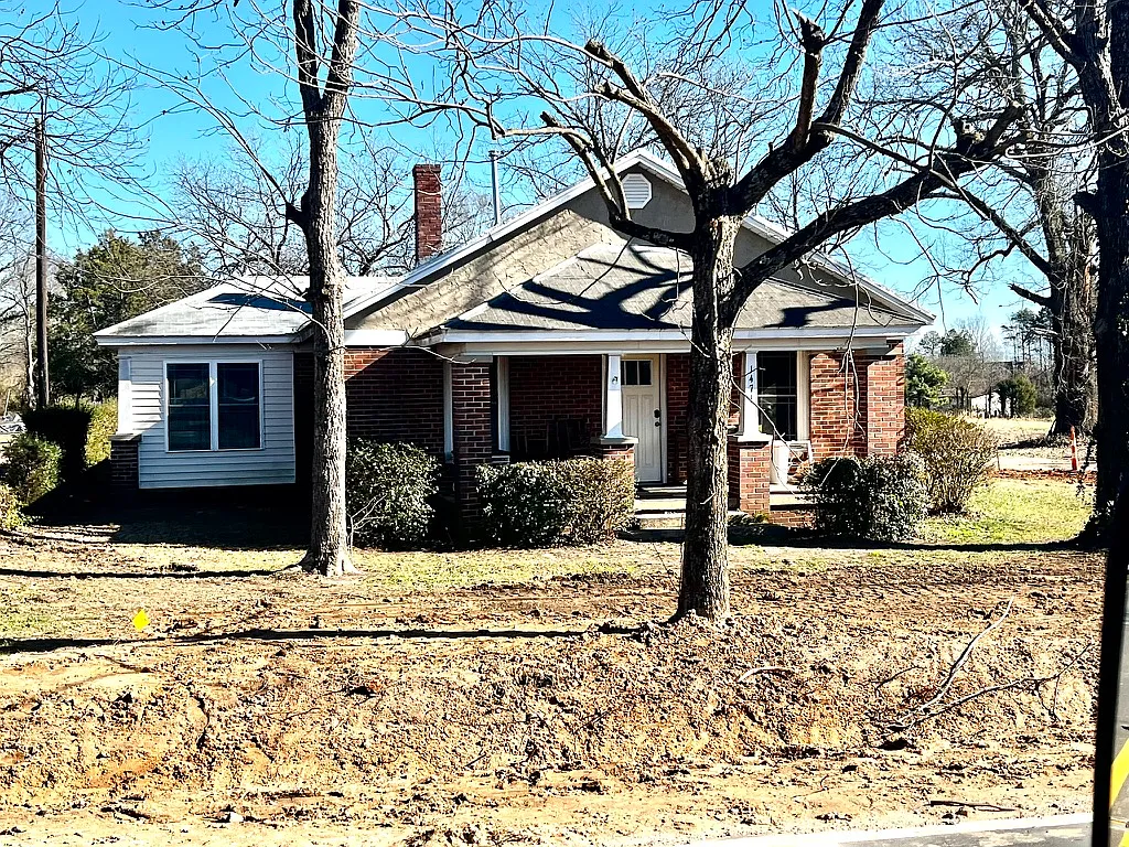 3 bed, 1700 sqft, $1,900 — Photo 2