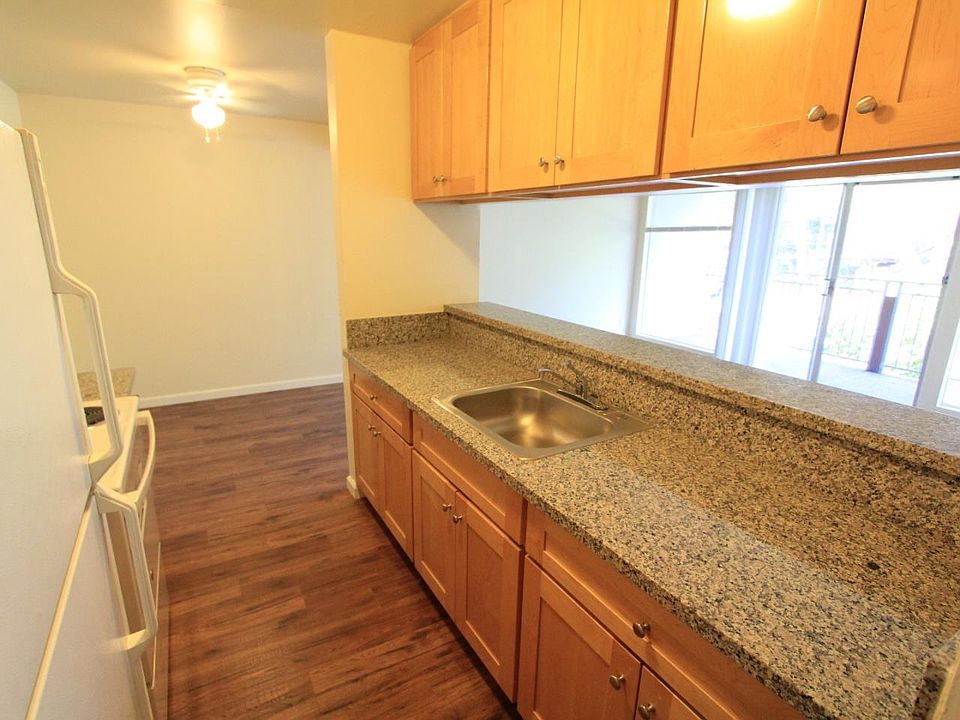 1st image of 2157 Carlmont Dr APT 10