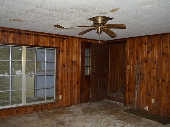 3rd image of 16515 E Highway 40