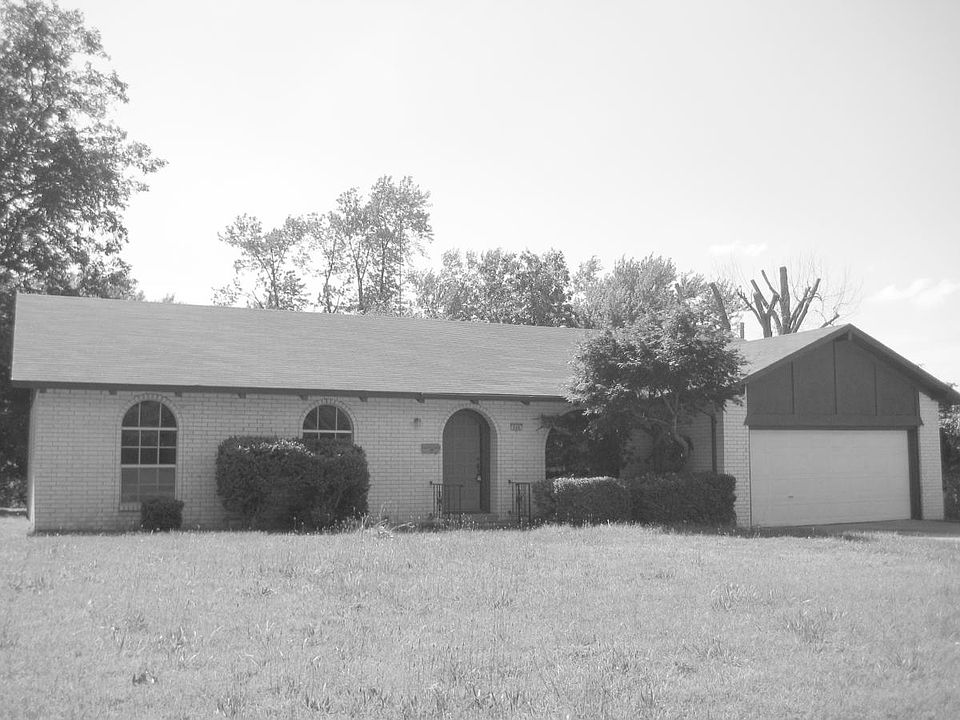 1st image of 906 S 14th Pl