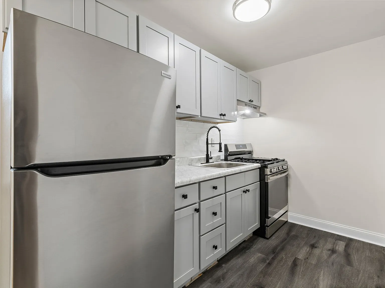 Milford Arms Apartments — Photo 4