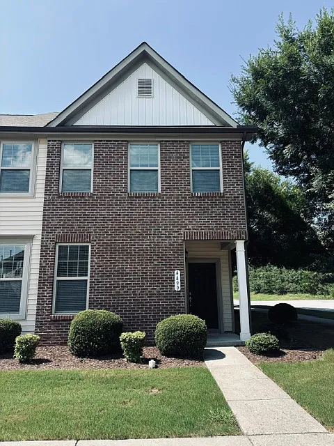 4 bed, 1810 sqft, $1,850 — Photo 2