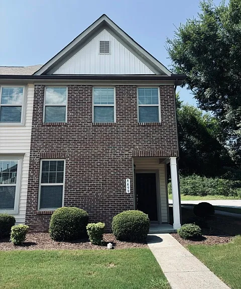 4499 Middletown Dr — Photo 2
