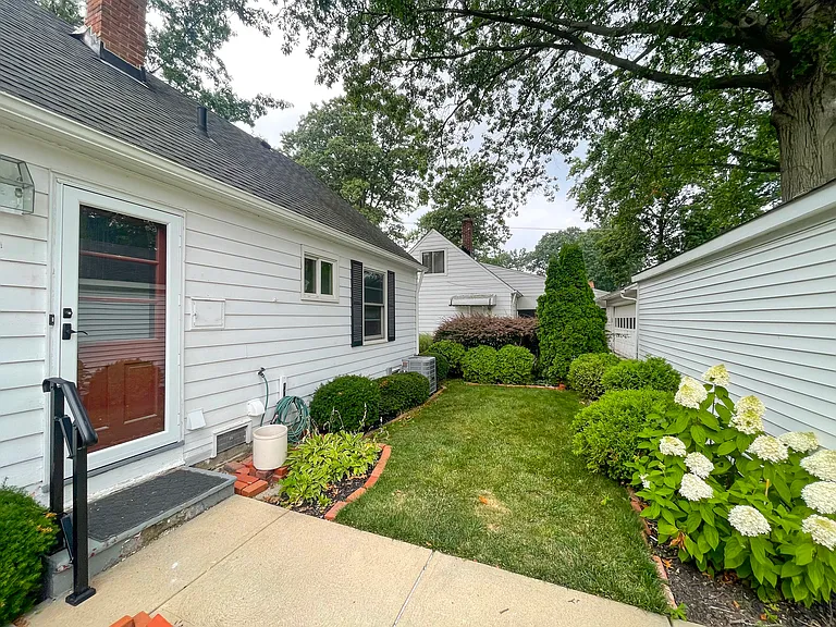 613 Huntmere Dr — Photo 5