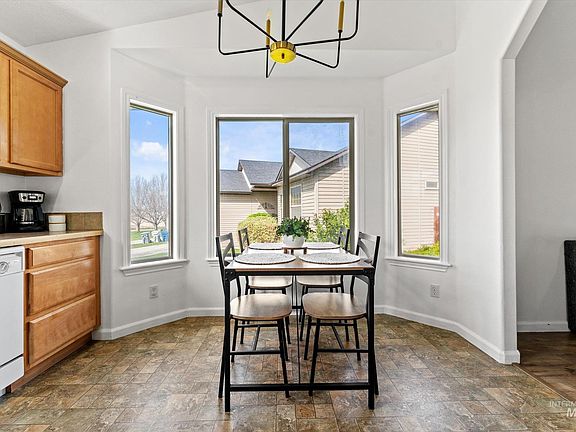 3rd image of 2600 E Carmel Ct