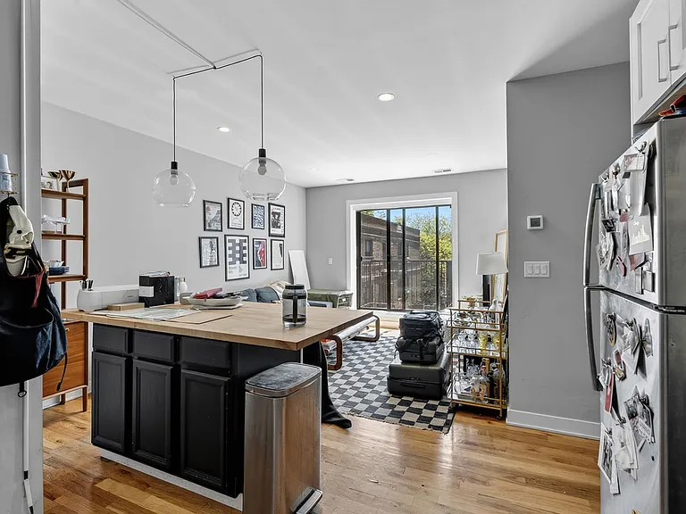 920 W Oakdale — Photo 48
