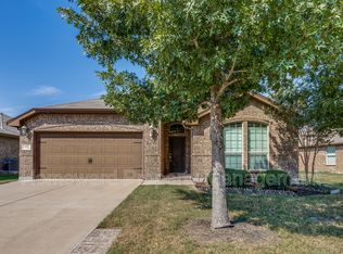 432 Brookhollow Ln, Saginaw, TX 76131