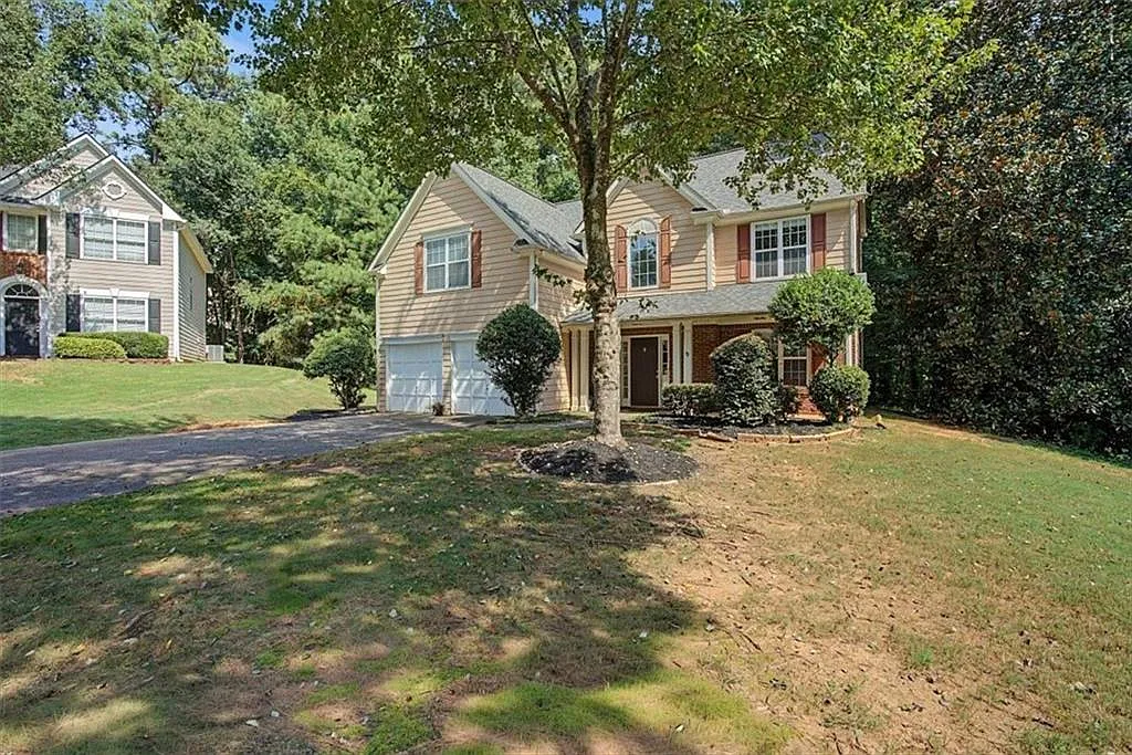 4 bed, 2.5 bath, 2215 sqft, $2,400 — Photo 3