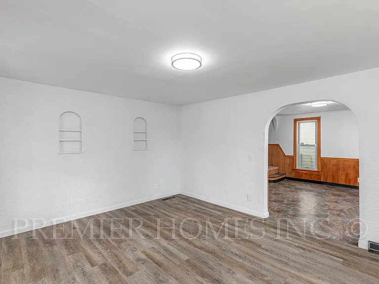 908 7th St NE — Photo 7