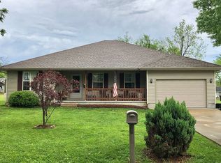 618 E Highland St, Aurora, MO 65605