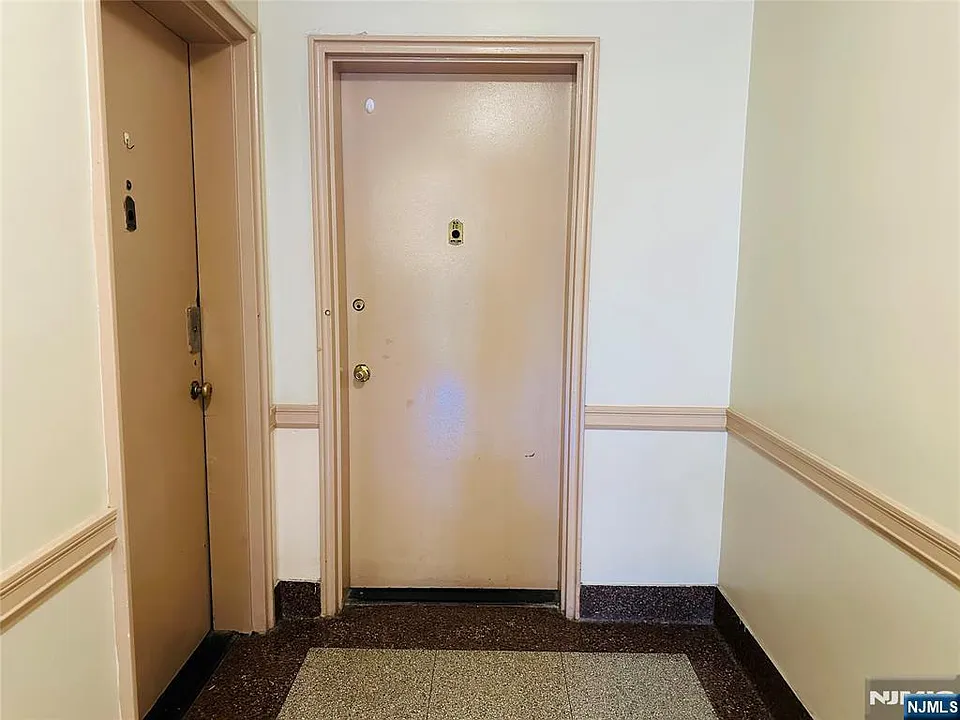 401 Park Pl #1C