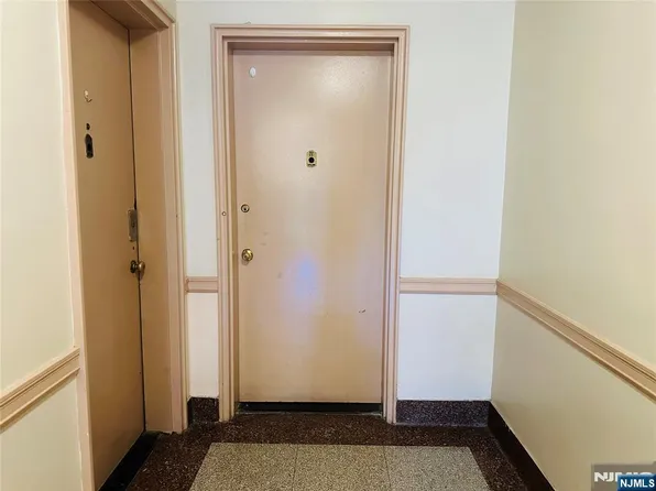 401 Park Pl APT 1C, Fort Lee, NJ 07024