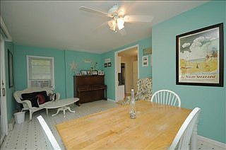 3rd image of 423 Superior St