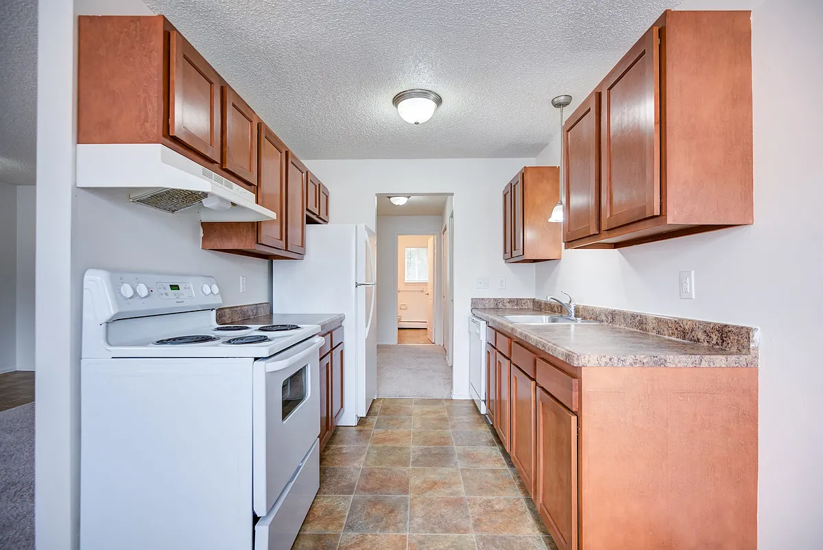 Building Photo - Parkway Manor Apartment Homes