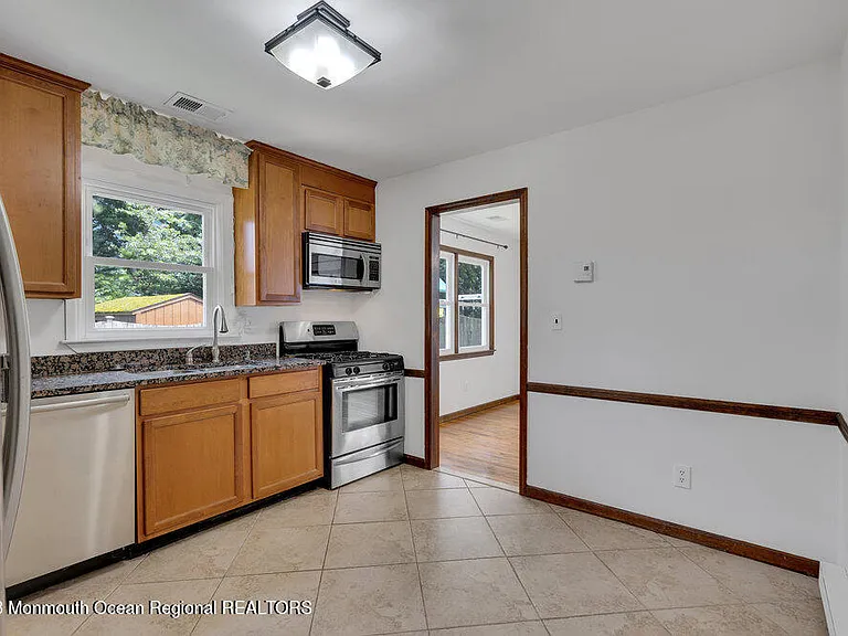 802 Laura Herbert Dr — Photo 10