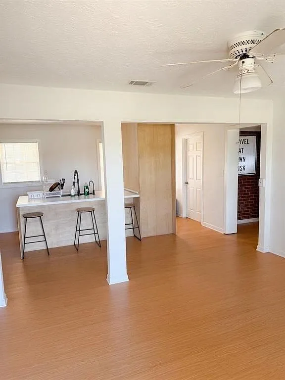 3 bed, 2.0 bath, 1850 sqft, $2,000 — Photo 3