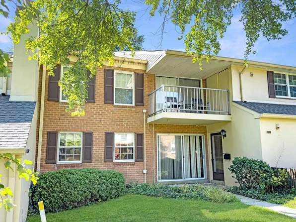 212 Old Forge Xing #212, Devon, PA 19333