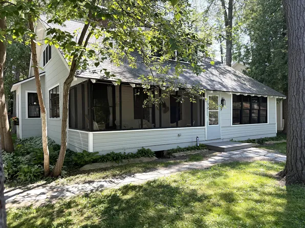 3617 Constance Ave, Indian River, MI 49749