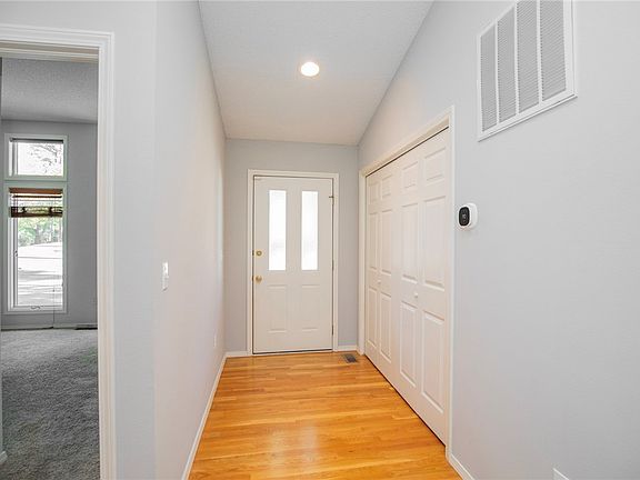 4th image of 39 Norwood Dr