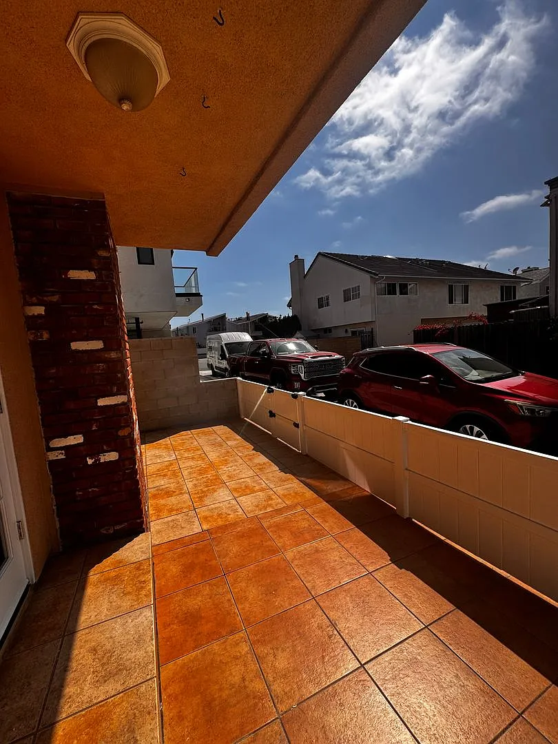 204 Adams St — Photo 2
