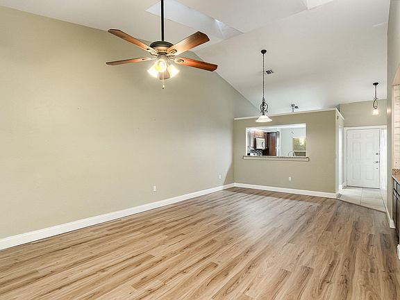 3rd image of 3681 Oakhill Dr