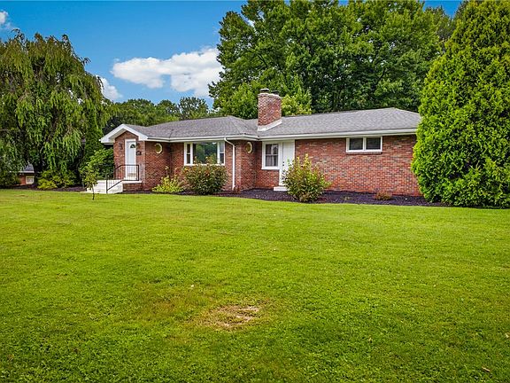 3rd image of 219 Mission Meade Dr