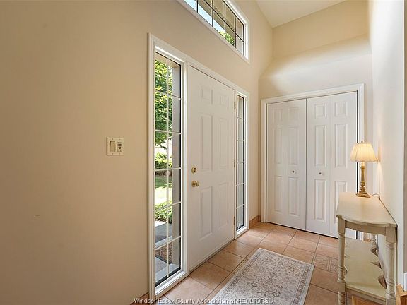 4th image of 259 Crownridge Blvd