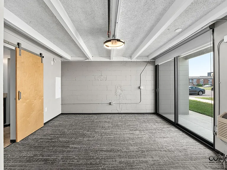 The Howard Apartments — Photo 6