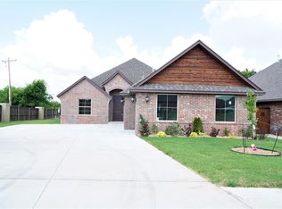 1301 Sonoma Lakes Blvd, Moore, OK 73160