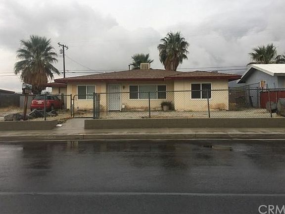 2nd image of 415 W Avenida Cerca