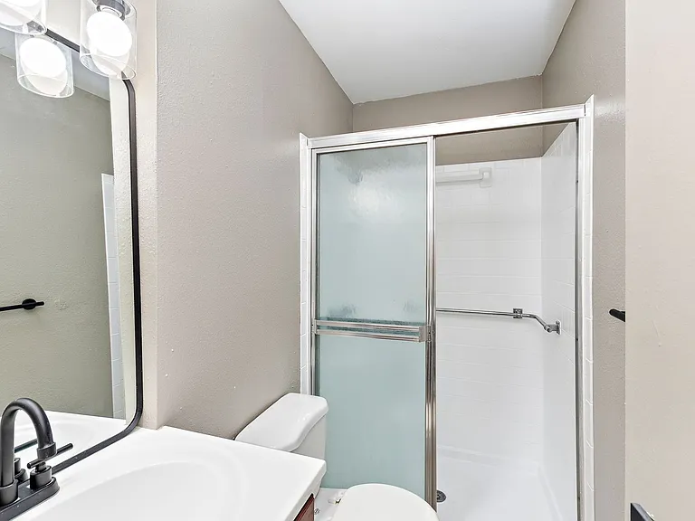 Oval Spring Apartments — Photo 20