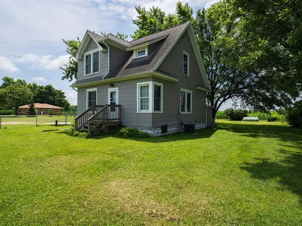 15313 Furrow Rd, Pekin, IL 61554