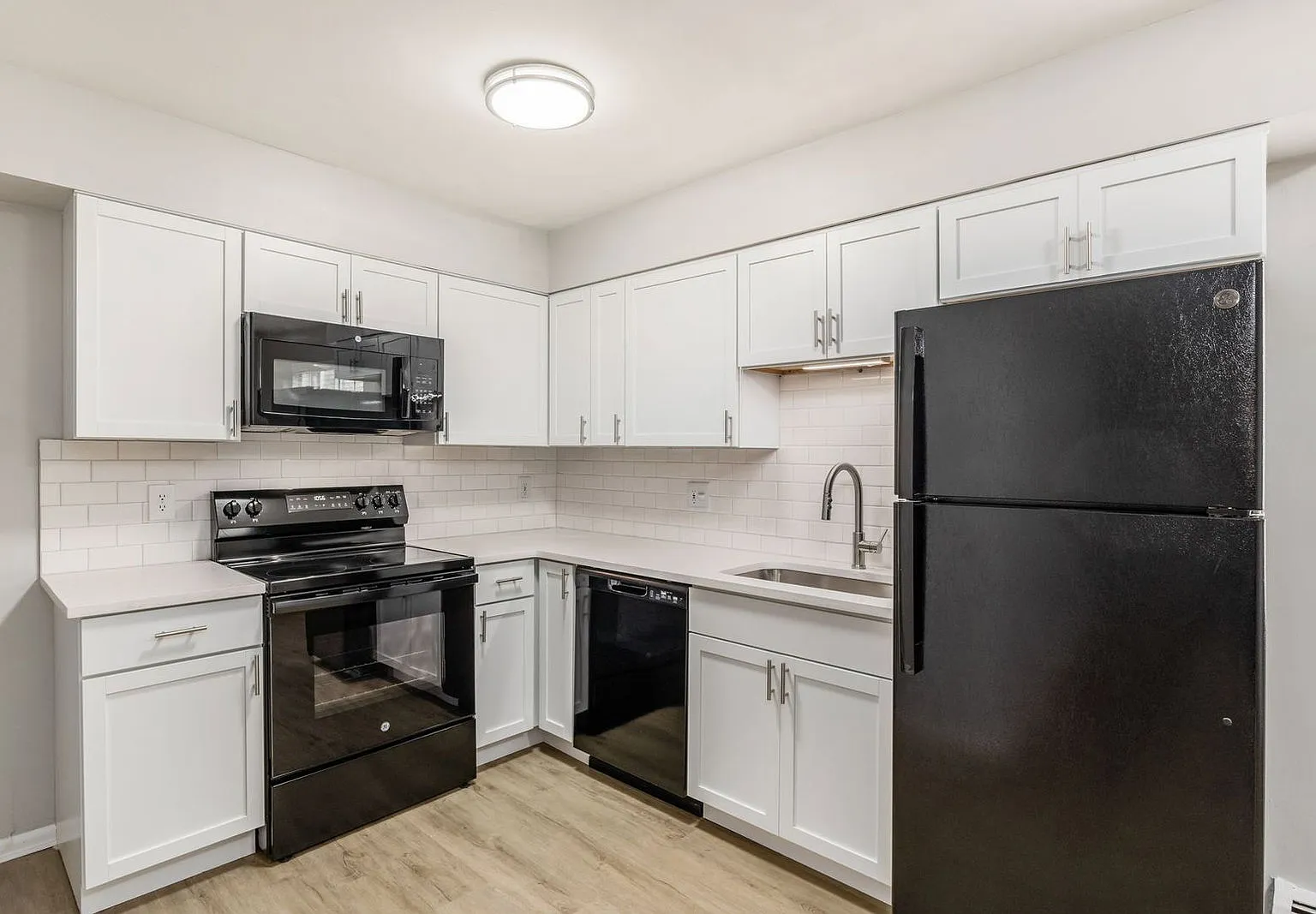 2 bed, 1.0 bath, $1,199 — Photo 1