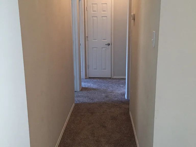corridor going to the bedrooms