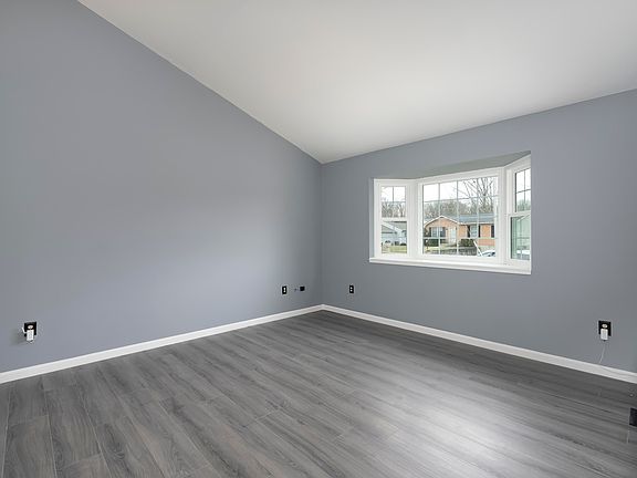 5th image of 122 Green Hill Dr