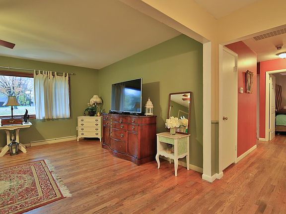 5th image of 6710 Woodcrest Dr