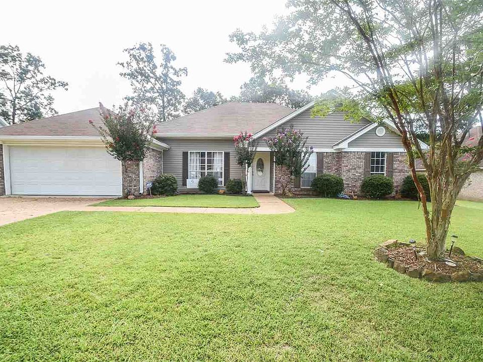 1st image of 807 Bent Oak Dr