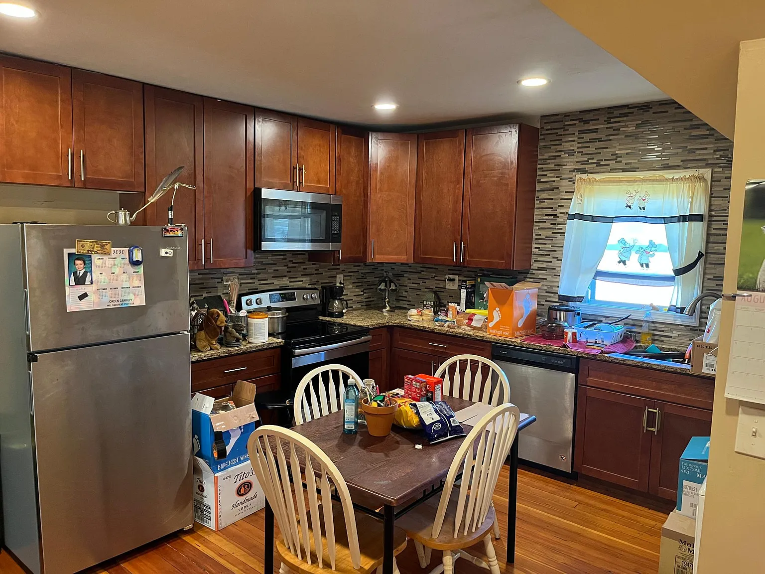2 bed, 800 sqft, $1,800 — Photo 2
