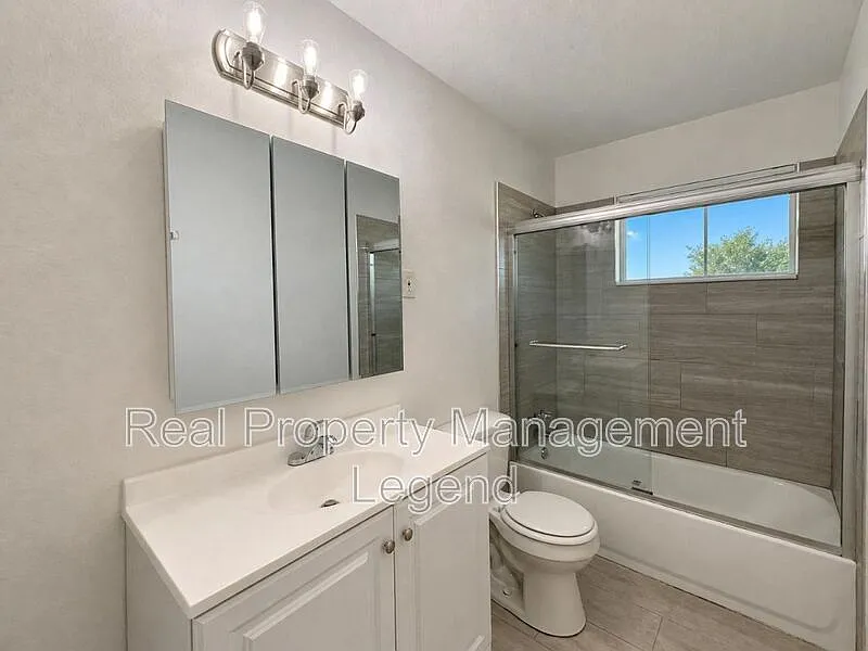 3 bed, 2.0 bath, 1119 sqft, $1,945 — Photo 3