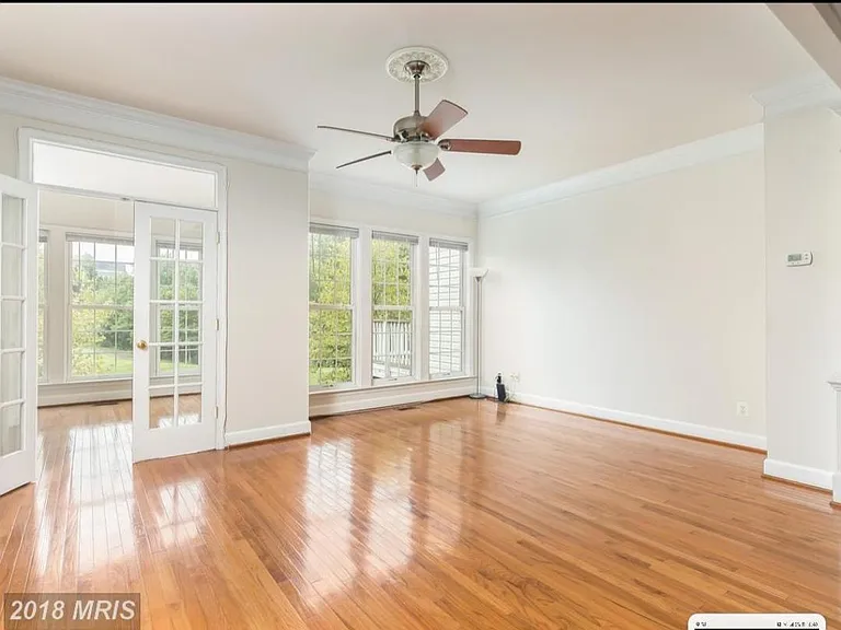 2464 Acorn Hollow Ln — Photo 2