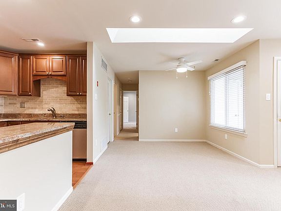 4th image of 806 Diamond Dr