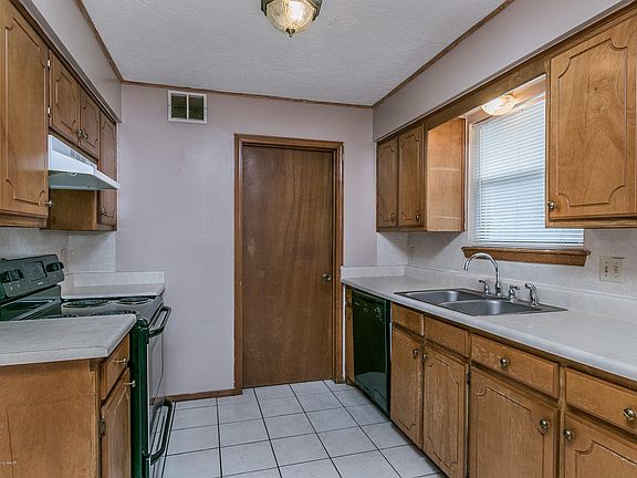 5th image of 3 Windy Meadow Ln